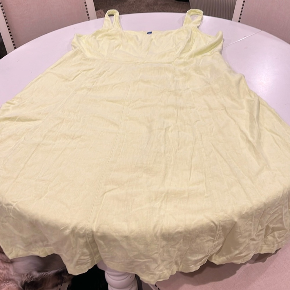 Old navy dress with smocking size 3x